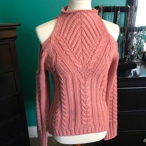 Pretty rose colored cold shoulder sweater🌷
